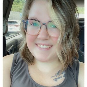 Meet your Posher, Ayla